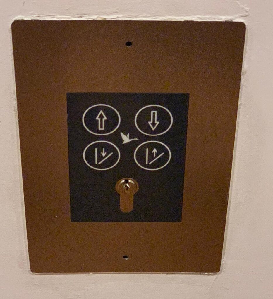 Referenzen - Treppenlift - Hamburg Rathaus