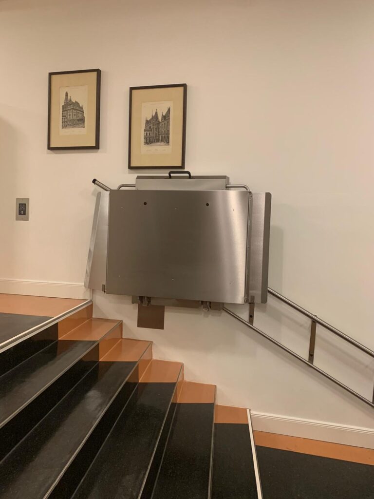 Referenzen - Treppenlift - Hamburg Rathaus