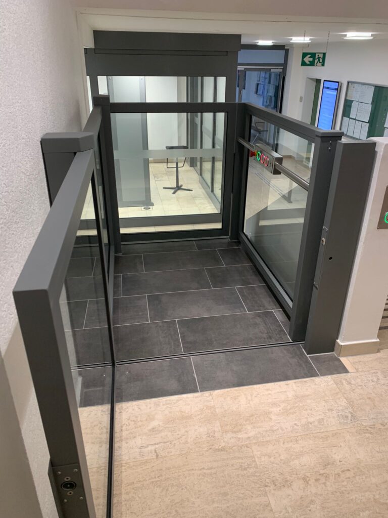 Referenzen - Hydraulische Hebebühne - Meppen Amtsgericht