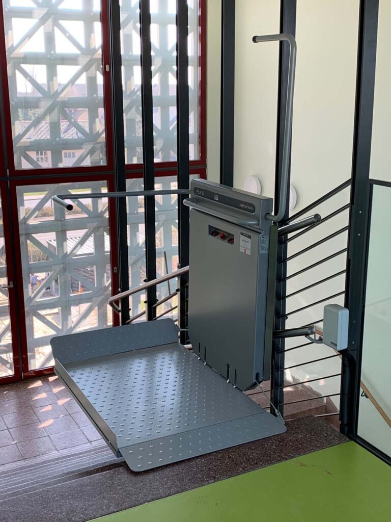 Referenzen - Treppenlift - Grund- und Oberschule Calau