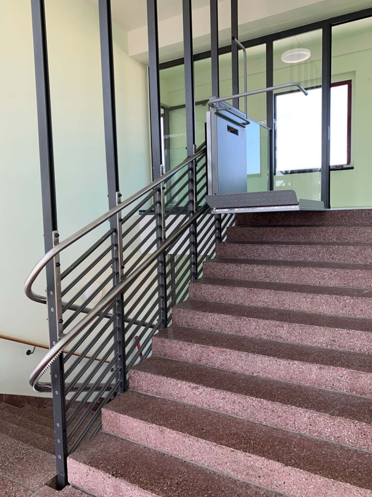 Referenzen - Treppenlift - Grund- und Oberschule Calau