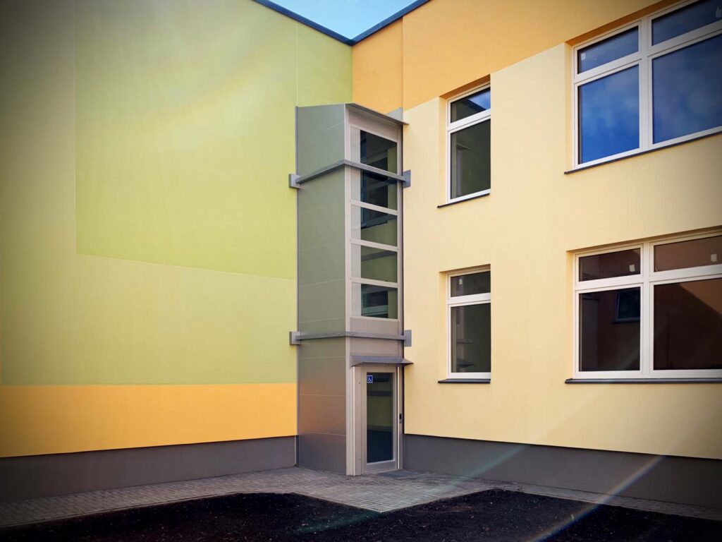 Referenzen - Plattformlift Aussen - Mehrfamilienhaus Hamburg