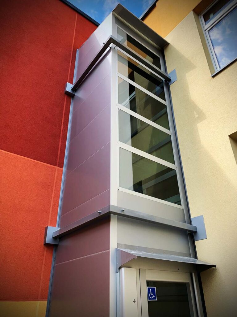 Referenzen - Plattformlift Aussen - Mehrfamilienhaus Hamburg