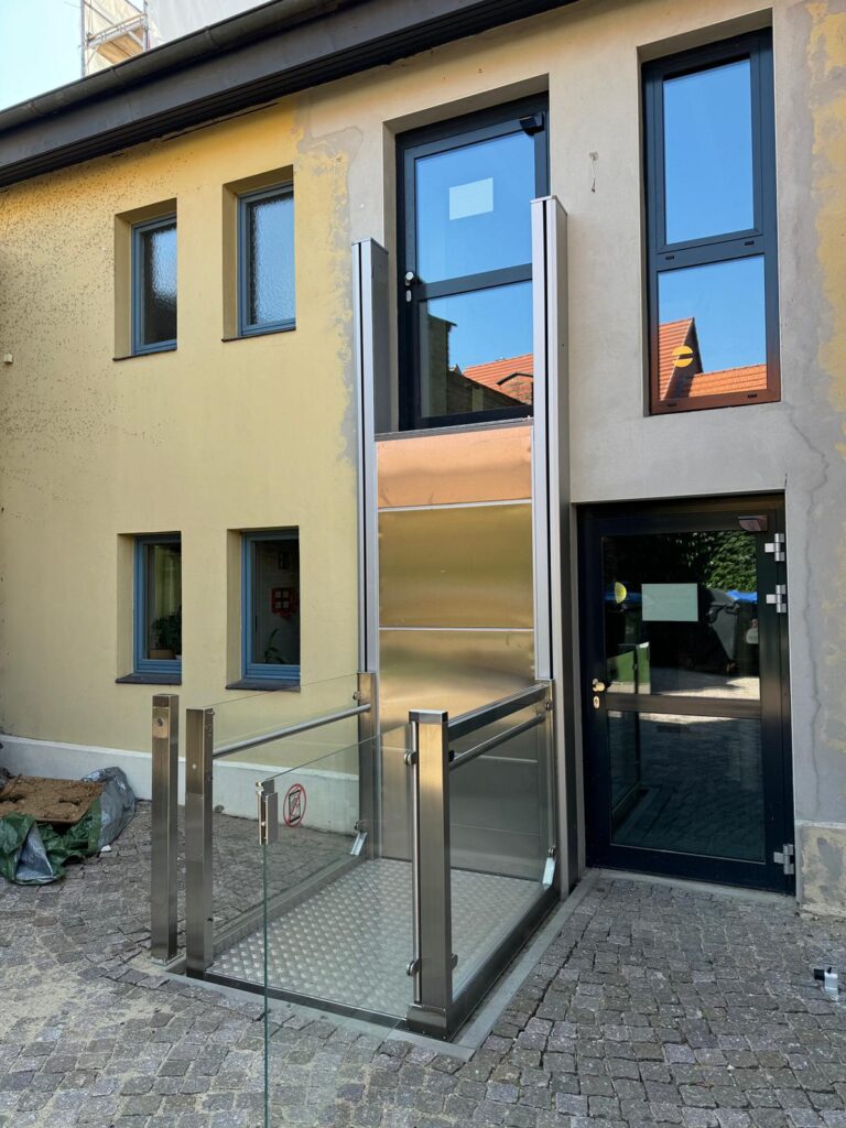 Referenzen - Elektrische Hebebühne - Rathaus Lenzen