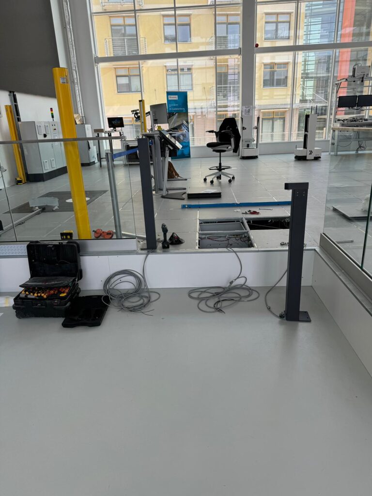 Referenzen - Hydraulische Hebebühne - Magdeburger Fraunhoferinstitut