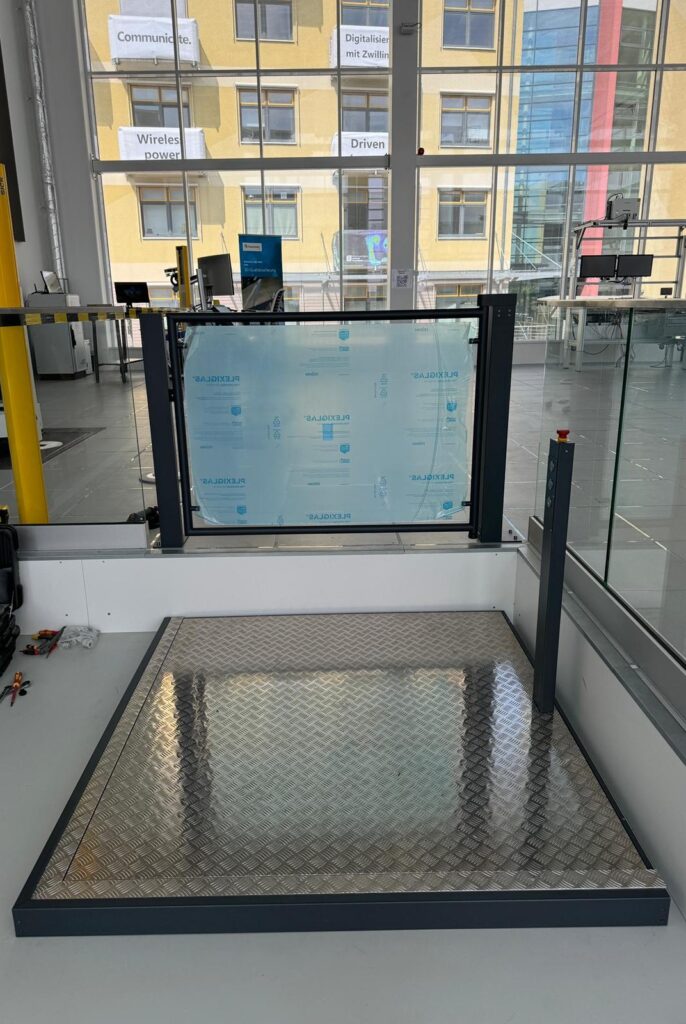 Referenzen - Hydraulische Hebebühne - Magdeburger Fraunhoferinstitut