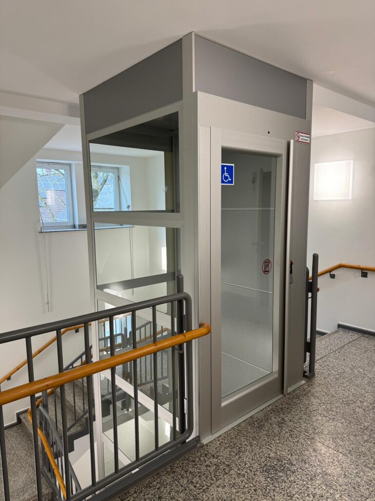 Referenzen - Plattformlift Innen - Grundschule Paderborn