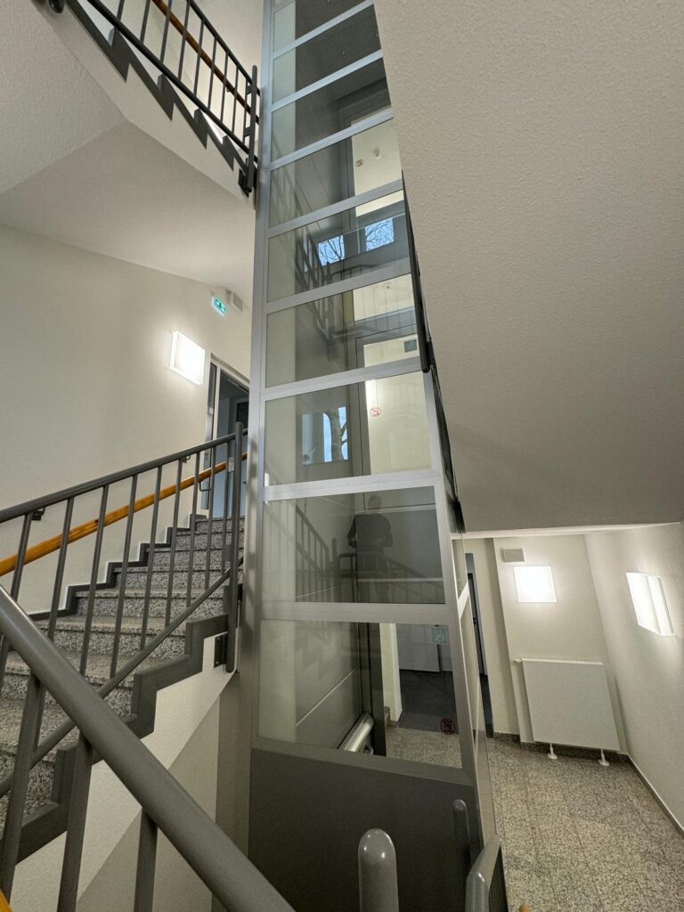 Referenzen - Plattformlift Innen - Grundschule Paderborn