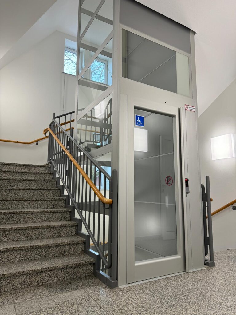 Referenzen - Plattformlift Innen - Grundschule Paderborn