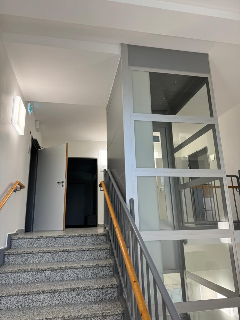 Referenzen - Plattformlift Innen - Grundschule Paderborn