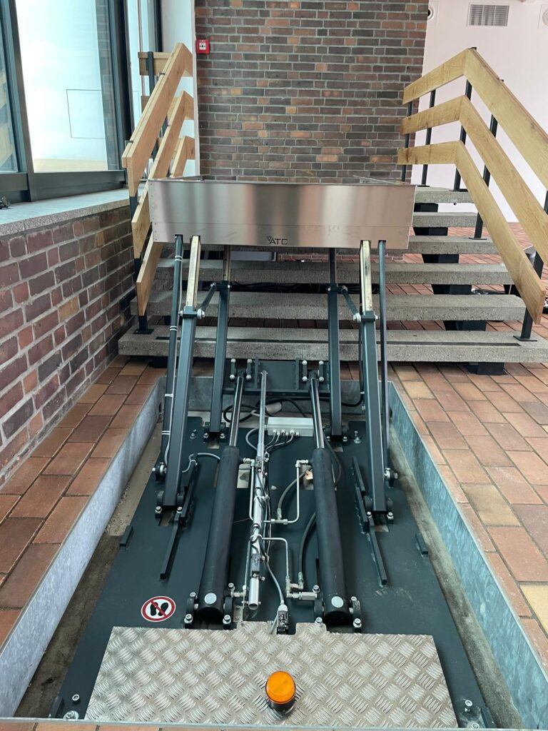 Referenzen - Hydraulische Hebebühne - Rostock Kunsthalle
