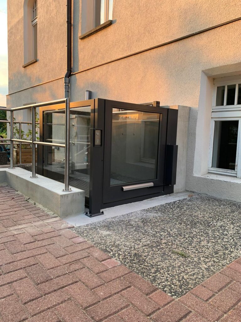 Referenzen - Hydraulische Hebebühne - Berlin Ratskeller