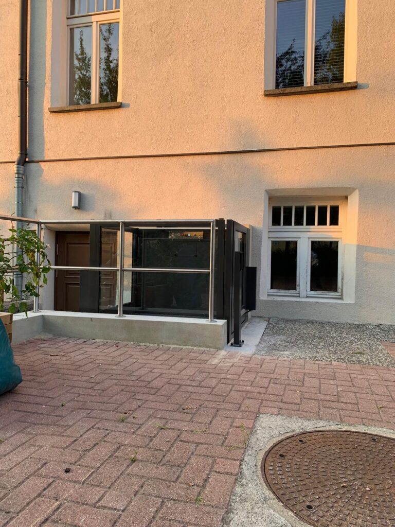 Referenzen - Hydraulische Hebebühne - Berlin Ratskeller